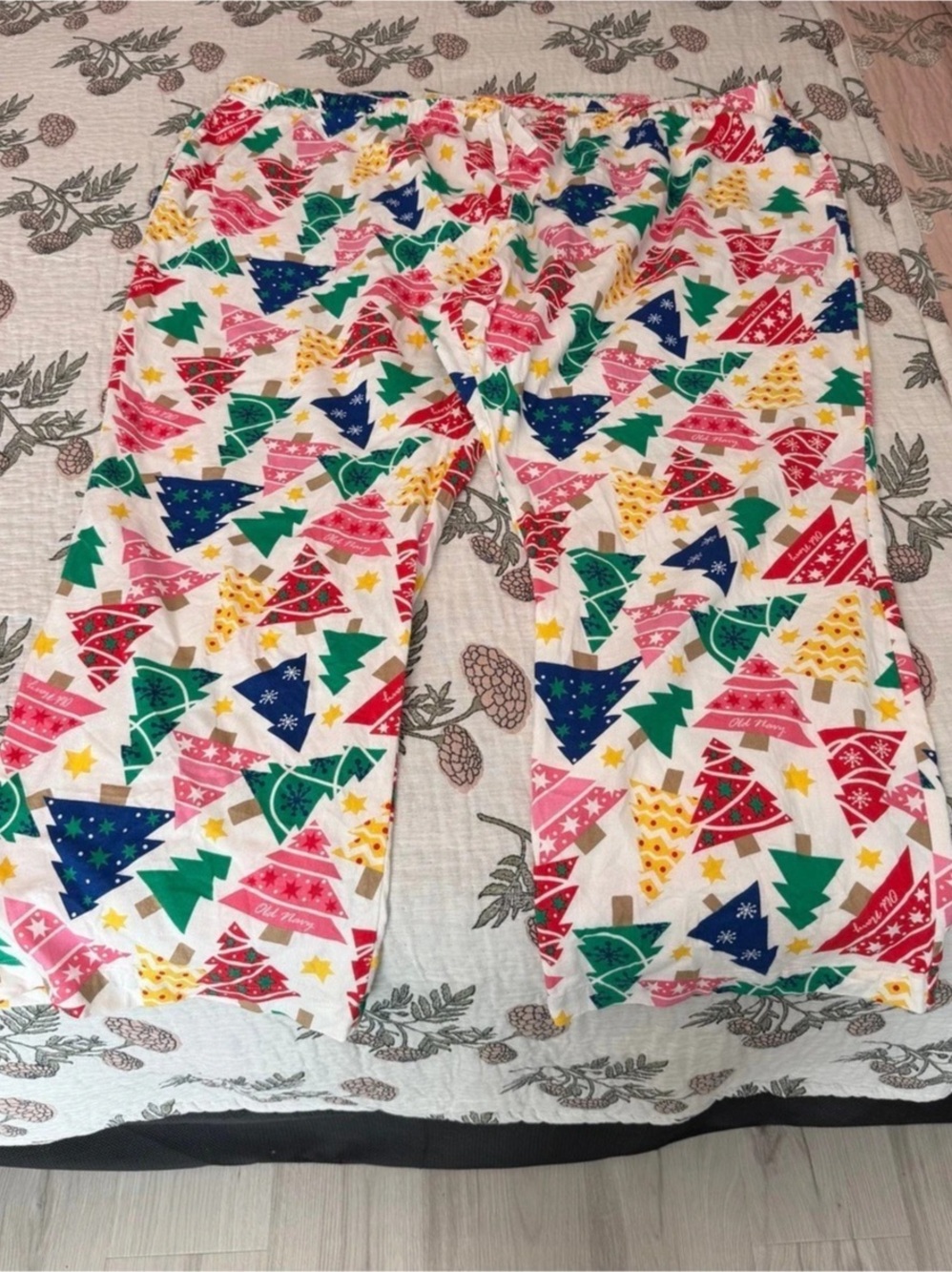 Woman’s Old Navy Printed Flannel Pajama Pants Christmas Tree Print